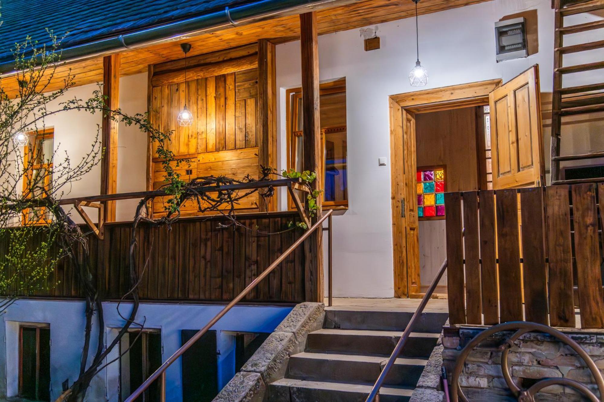Minifaktura Loft Apartman & Reggelizo Es Etelbar Szokolya Exterior foto